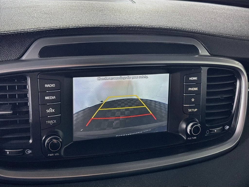 Used 2020 Kia Sorento FWD V6 image 16