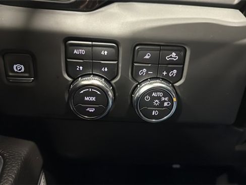 Used 2024 GMC Sierra 3500 Denali image 22