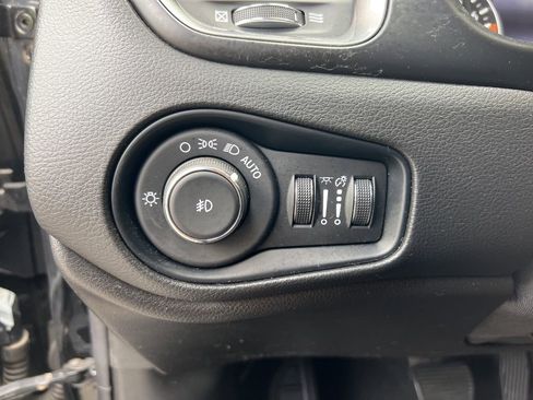Used 2022 Jeep Renegade Latitude w/ Convenience Group image 12