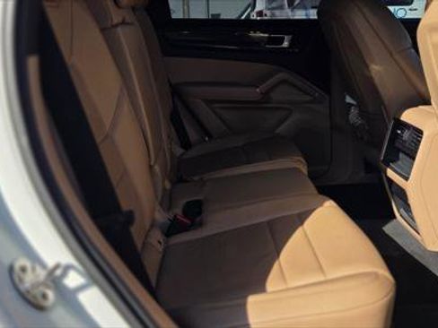 Used 2019 Porsche Cayenne SUV image 18