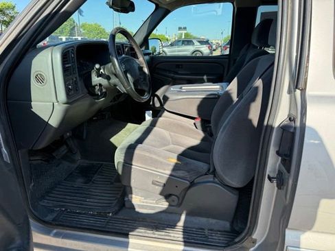 Used 2004 GMC Sierra 1500 SLE w/ Light Duty Power Package AWD/4WD image 2