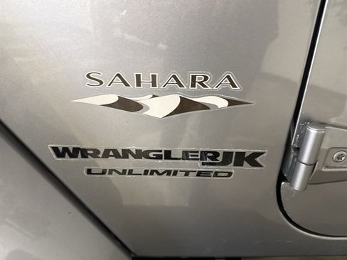 Used 2018 Jeep Wrangler Unlimited Sahara AWD/4WD image 15