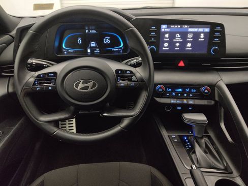 Used 2025 Hyundai Elantra Sport FWD image 22