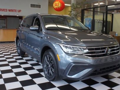 Certified 2024 Volkswagen Tiguan SE w/ Panoramic Sunroof Package