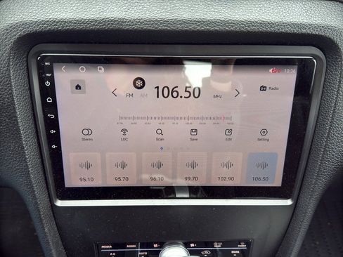 Used 2013 Ford Mustang Convertible image 13