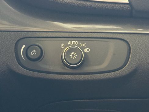 Used 2021 Buick Encore Preferred FWD image 40