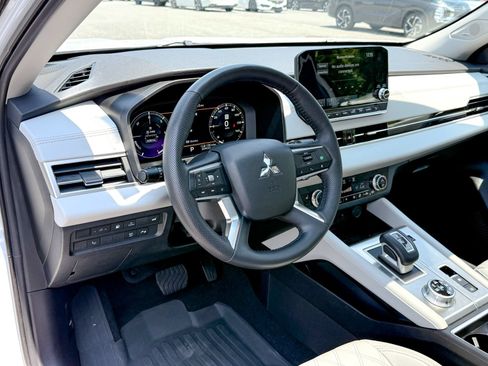 Used 2023 Mitsubishi Outlander SEL AWD/4WD image 18