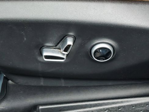 Used 2023 Chrysler Pacifica Pinnacle FWD image 13