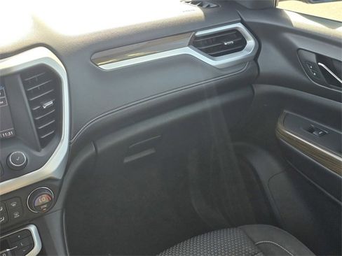 Used 2022 GMC Acadia SLE image 19