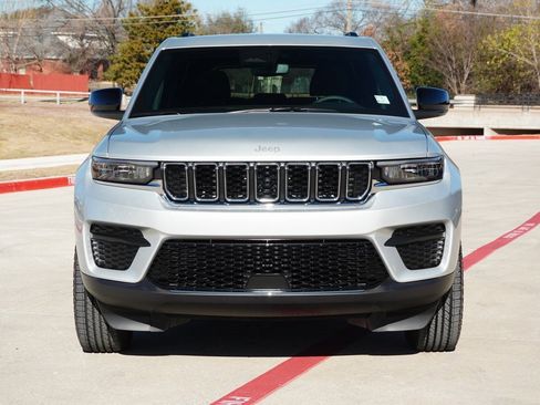 Used 2024 Jeep Grand Cherokee Laredo w/ Luxury Tech Group I image 7