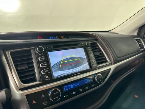 Used 2017 Toyota Highlander Limited w/ Carpet Mat Package AWD/4WD image 9