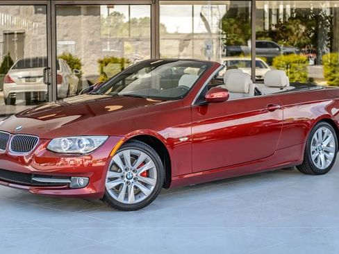 Used 2012 BMW 328i Convertible image 2
