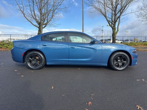 Used 2021 Dodge Charger SXT w/ Leather Interior Group image 8