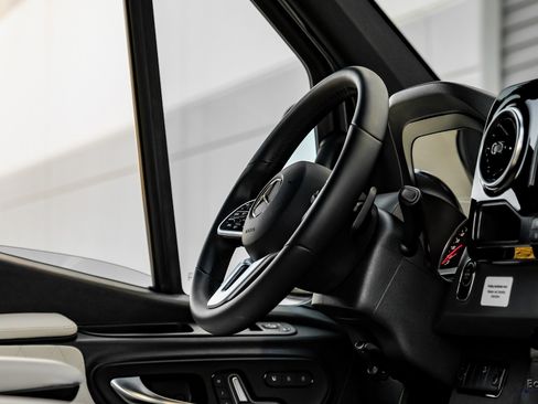 Used 2023 Mercedes-Benz Sprinter 3500 image 46