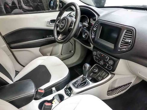 Used 2021 Jeep Compass Latitude w/ Sun and Sound Group AWD/4WD image 28
