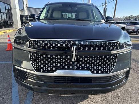 New 2026 Lincoln Navigator L Reserve AWD/4WD image 2