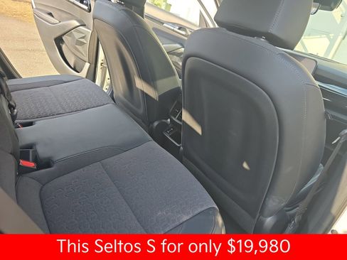 Used 2025 Kia Seltos S image 17