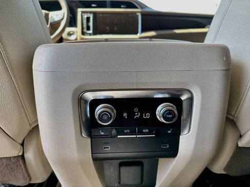 Used 2022 GMC Yukon Denali RWD image 22