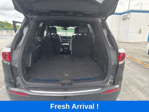 Used 2023 Buick Enclave Essence FWD image 5