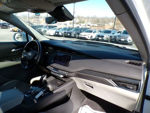 Used 2020 Cadillac XT4 Premium Luxury w/ Cold Weather Package image 17
