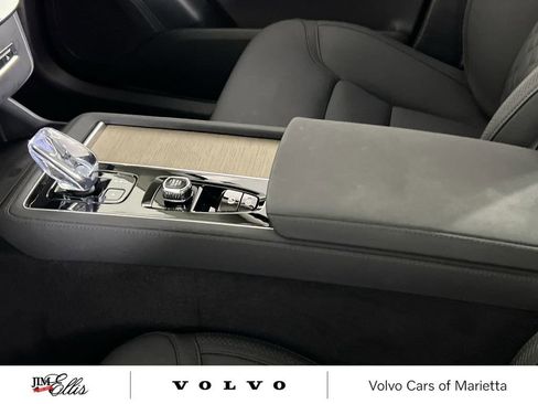 Certified 2025 Volvo XC90 B6 Plus image 24