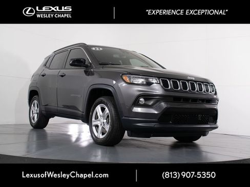 Used 2023 Jeep Compass Latitude w/ Convenience Group AWD/4WD image 1
