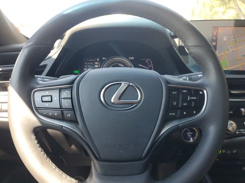 Certified 2022 Lexus ES 300h w/ Premium Package image 23