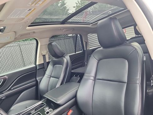 Used 2022 Lincoln Aviator AWD w/ Premium Package image 27