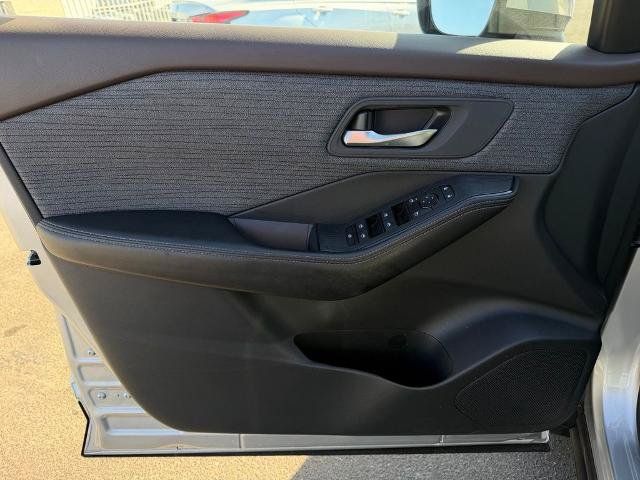Certified 2023 Nissan Rogue SV FWD image 19