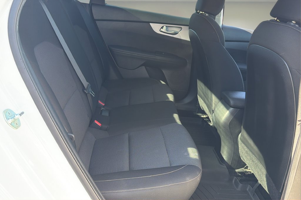 Used 2024 Kia Forte LXS w/ LXS Technology Package FWD image 17