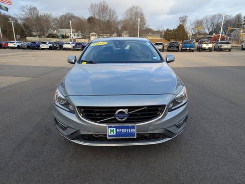Used 2017 Volvo S60 T5 Dynamic image 8