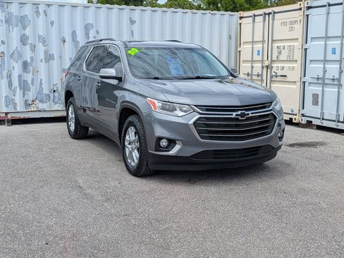 Used 2020 Chevrolet Traverse LT FWD image 2