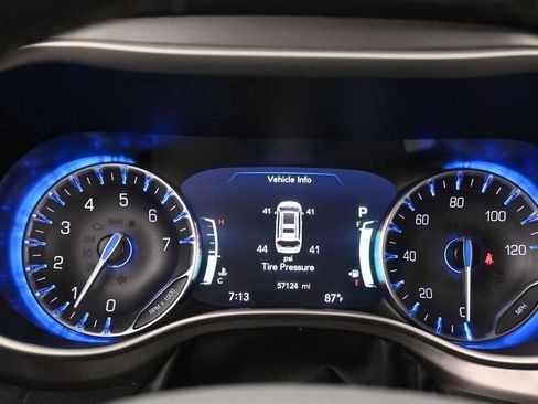 Used 2023 Chrysler Pacifica Touring-L FWD image 24