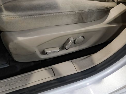 Used 2017 Ford Fusion SE FWD image 29