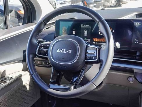 Certified 2025 Kia Carnival LXS image 14