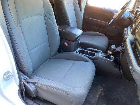 Used 2021 Jeep Gladiator Sport AWD/4WD image 39