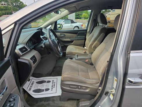 Used 2017 Honda Odyssey EX image 9