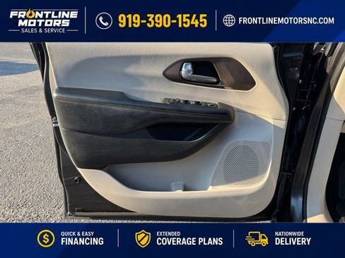 Used 2017 Chrysler Pacifica Touring FWD image 16