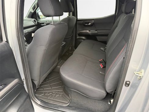 Used 2017 Toyota Tacoma TRD Off-Road image 24