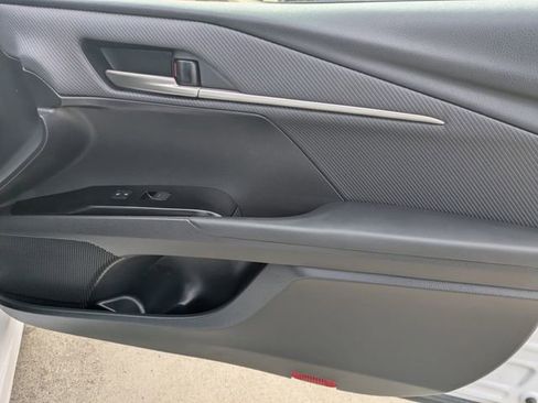 Used 2025 Toyota Camry SE image 32