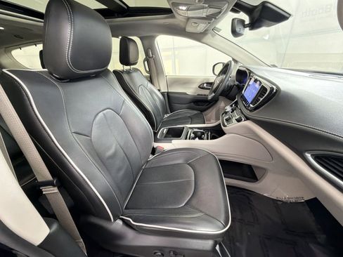 Used 2022 Chrysler Pacifica Limited image 28