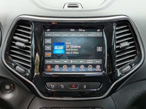 Used 2022 Jeep Cherokee Limited AWD/4WD image 18