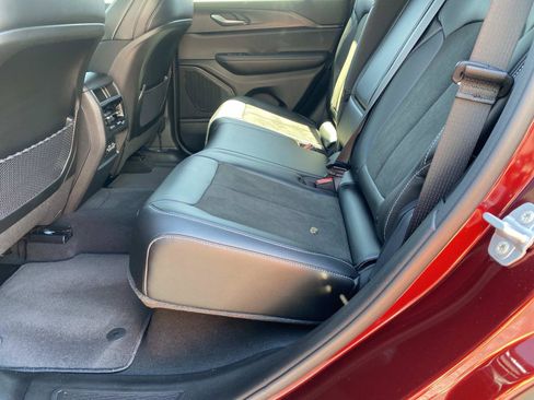 Used 2025 Jeep Grand Cherokee Altitude RWD image 18