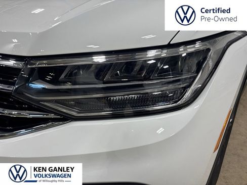 Certified 2024 Volkswagen Tiguan SE w/ Panoramic Sunroof Package AWD/4WD image 7