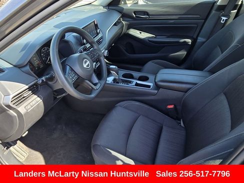 Used 2024 Nissan Altima 2.5 S FWD image 17