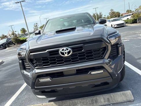 Used 2025 Toyota Tacoma TRD Sport AWD/4WD image 2