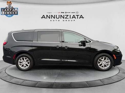 Used 2025 Chrysler Pacifica Select FWD image 6