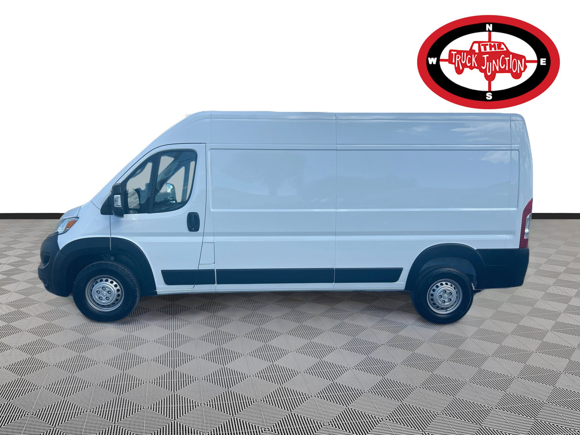 Used 2025 RAM ProMaster 2500 w/ Convenience Group FWD image 4