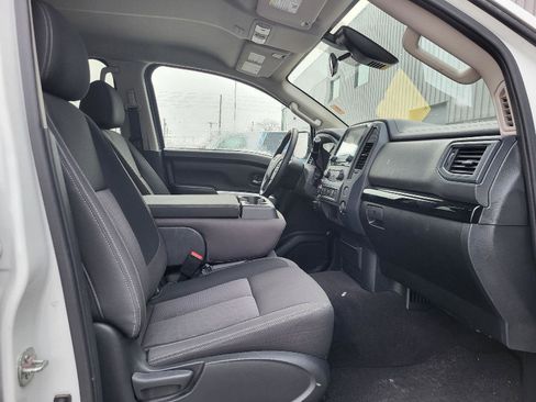 Used 2023 Nissan Titan SV image 12