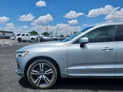 Used 2018 Volvo XC60 T5 Momentum w/ Convenience Package AWD/4WD image 10